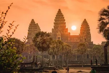 Small-Group Explore Angkor Wat Sunrise Tour with Guide from Siem Reap