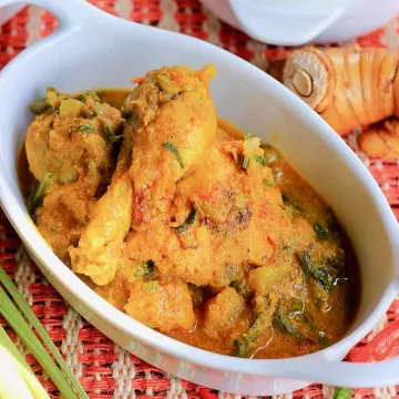 Samlar kari (Chicken curry)